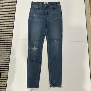 Levi's Skinny Mid Rise medium wash size 6L